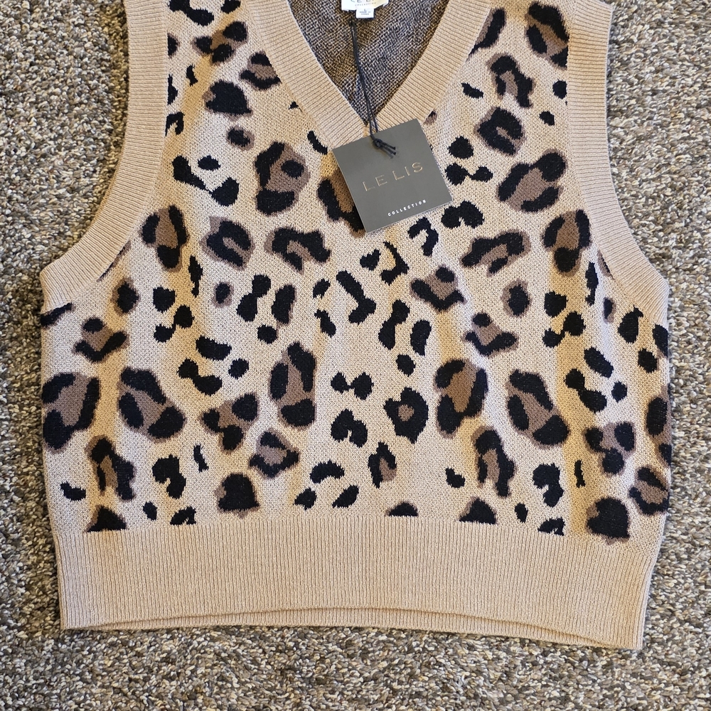 Le Lis Animal Print Sleeveless Sweater